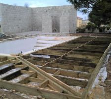 Construction terrasse en ils autour de la piscine