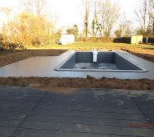 Terrase contour piscine