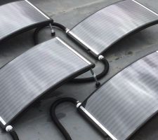 Pose des panneaux solaire hydraulique sur le toit plat de mon local technique