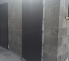 Poses des portes en aluminium gris foncés 3 points (toilette et Local technique)