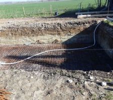 La fosse est creusée, radier avec drain de 20 cm
ferraillage double nappes