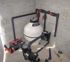 La pompe et le filtre sont aussi poss dans le local technique.