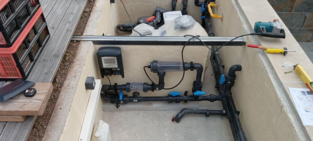 Raccordement de l'AS7 - Y a du monde � placer: 3 sondes, 2 �lectrodes et beaucoup de fils �lectriques � venir - 09/05/23