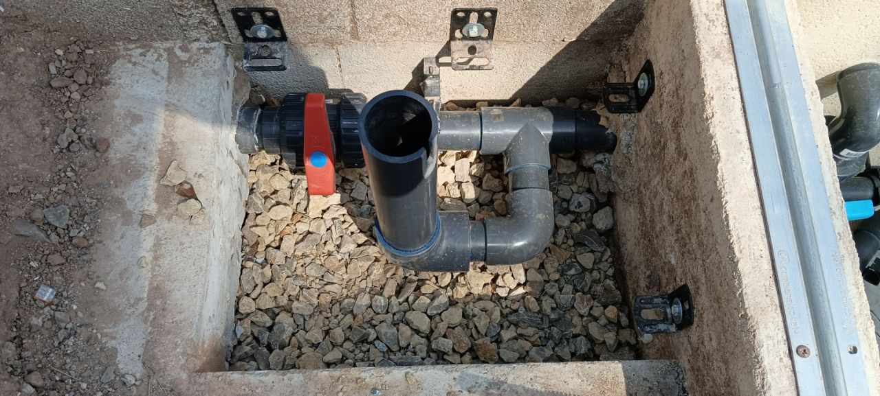 Tube de r�gulation de niveau d'eau en place sans la sonde  - 27/05/23