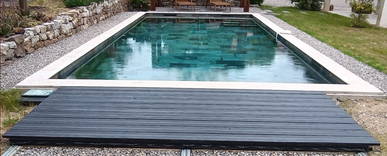 Nouvelle �tanch�it� et lasurage de la terrasse du local technique