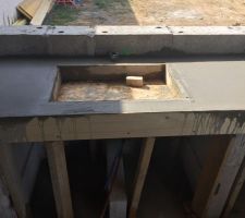 Coffrage et béton du plan de travail pour ensuite finition béton ciré