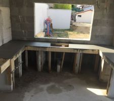 Coffrage et coulage beton du plan de travail pour ensuite finition en beton ciré