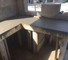Coffrage et coulage beton du plan de travail pour ensuite finition en beton ciré