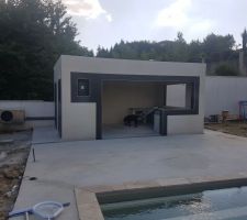 Facade pool house terminée