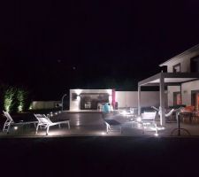 Vue de nuit avec différents éclairages