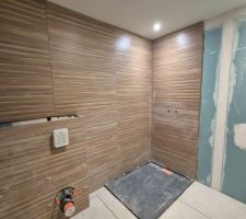 Salle de bain de la piscine