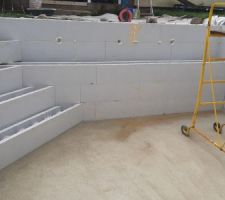 Banquette et escalier termines