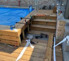 Escalier et on continue la terrasse