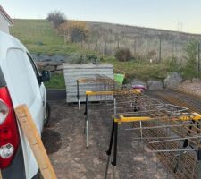 Pr�paration des longrines. 
Ici 6HA10 filants avec 2 U HA8 de 65*10 tous les 20cm.