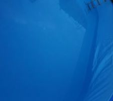 Mon soucis � droite  et � l arrondi oppos� � gauche. Le liner colle la paroi et est tout d�tendu en face de ces endroit l� � contrari� il est tendu et ne touche pas. Faut t il que je decalle le liner dans le sens horaire, antihoraire ou autre ?