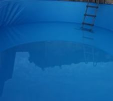 Mon soucis � droite  et � l arrondi oppos� � gauche. Le liner colle la paroi et est tout d�tendu en face de ces endroit l� � contrari� il est tendu et ne touche pas. Faut t il que je decalle le liner dans le sens horaire, antihoraire ou autre ?