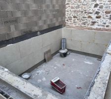 Carrelage et integration skimmer et finition tour de piscine