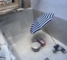 Carrelage et integration skimmer et finition tour de piscine