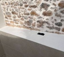 Carrelage et integration skimmer et finition tour de piscine