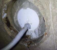 Fuites c�t� piscine �clairage de la piscine ?