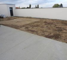 Implantation de la piscine (cordeau jaune fluo)